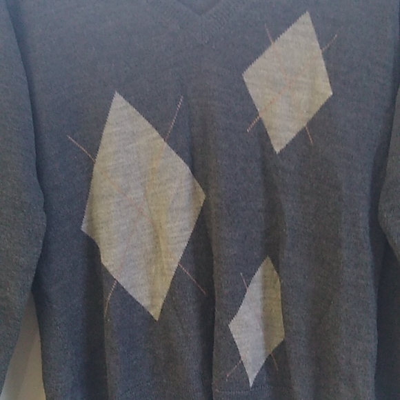 Victor Alfaro 100% Wool gray V-neck sweater - Picture 3 of 6